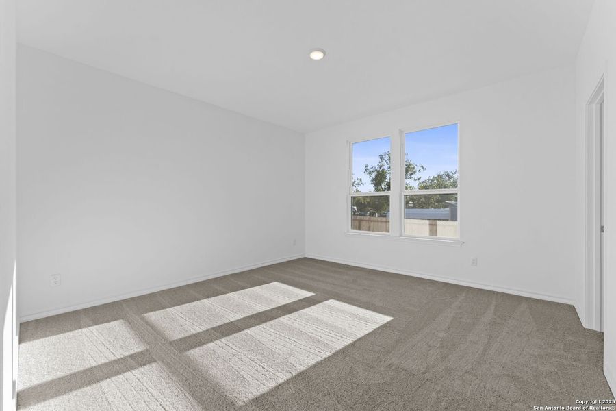 Spacious, unfurnished interior of a new home in Meadows at Clear Springs, New Braunfels (Image 12).