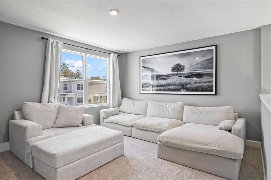 Furnished interior view inside a new home in , Orlando (Image 30).