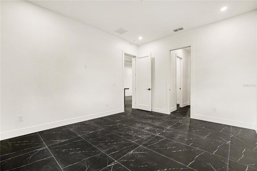 Spacious, unfurnished interior of a new home in , Seffner (Image 38).