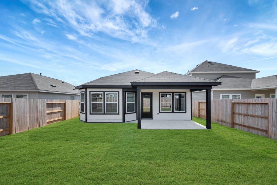 Exterior details and patio area of a home in Indian Springs, Crosby (Image 20).