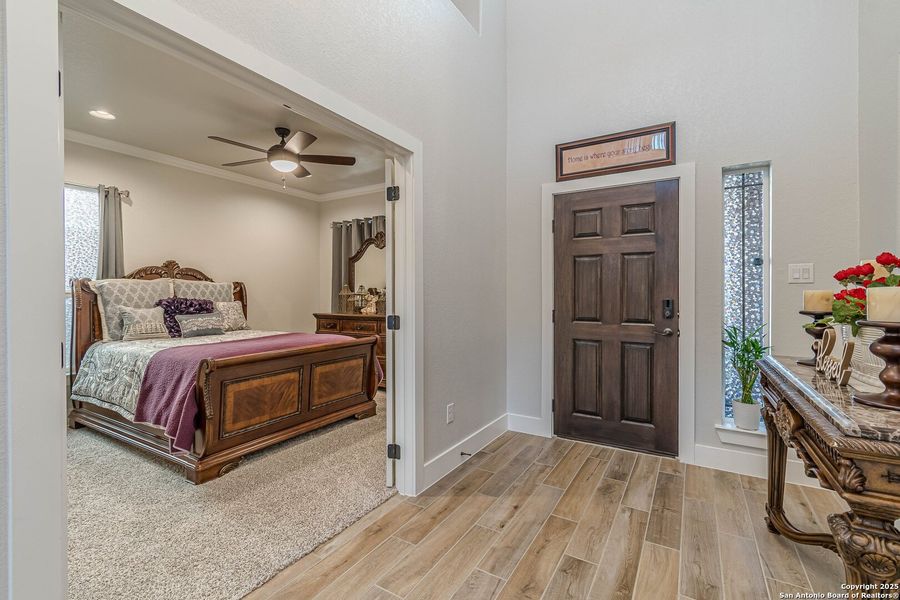 Furnished interior view inside a new home in Hiddenbrooke, Seguin (Image 6).
