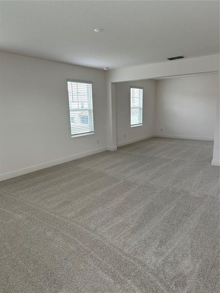 Spacious, unfurnished interior of a new home in Ridgeview, Clermont (Image 6).