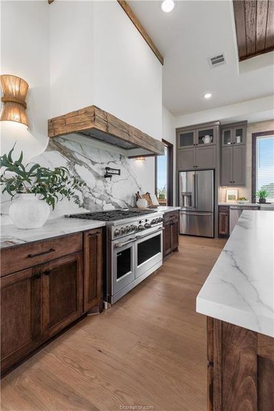 Furnished interior view inside a new home in , Bryan (Image 15).
