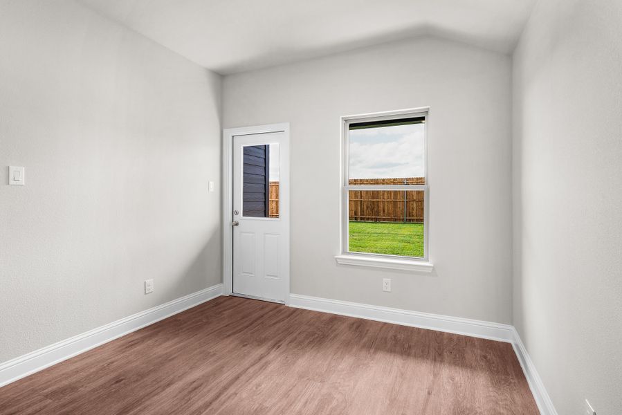 Spacious, unfurnished interior of a new home in Stonecreek, Sulphur Springs (Image 17).