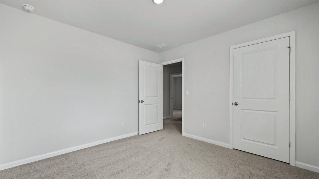 Spacious, unfurnished interior of a new home in Carolina Groves, Moncks Corner (Image 13).