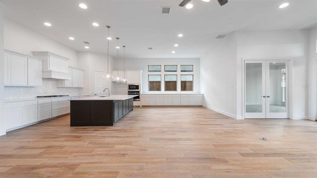 Spacious, unfurnished interior of a new home in Reunion 60'/70', Rhome (Image 16). Spacious, unfurnished interior of a new home in Reunion 60'/70', Rhome (Image 16).