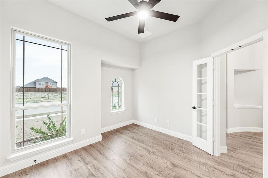 Spacious, unfurnished interior of a new home in Stone River Glen 60s, Royse City (Image 14).