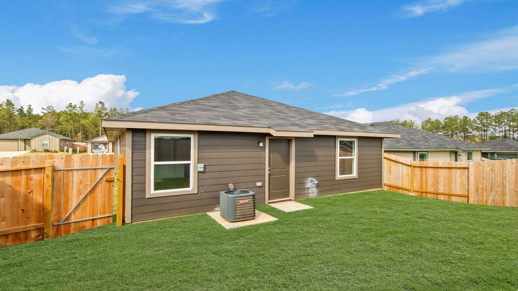 Exterior details and patio area of a home in McCrorey Trails, Conroe (Image 4).