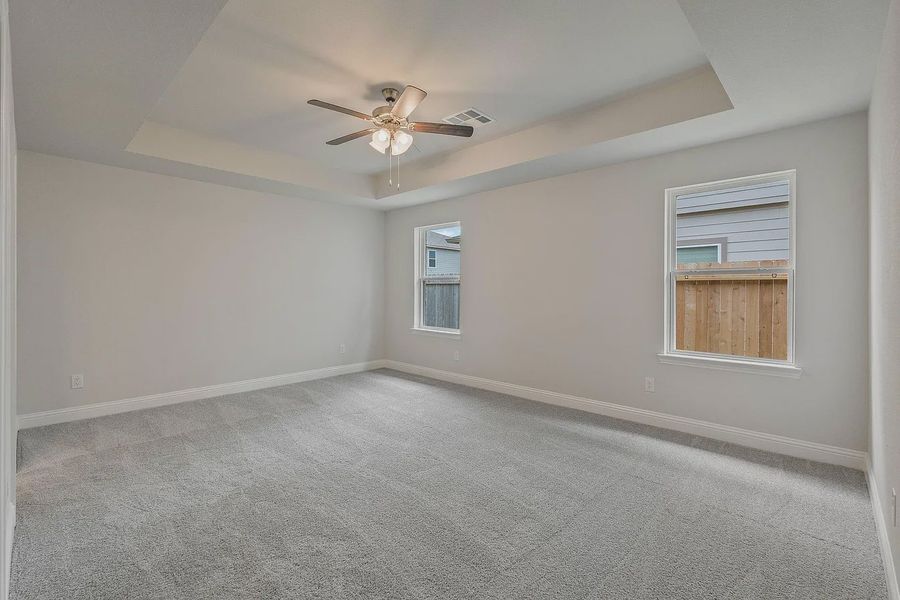 Spacious, unfurnished interior of a new home in Grand Oaks Reserve, Cleveland (Image 19).
