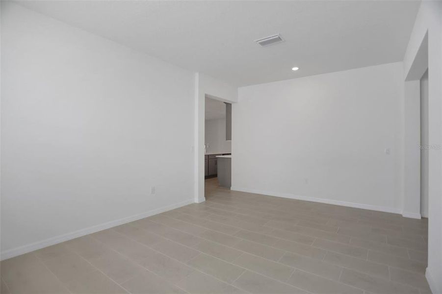 Spacious, unfurnished interior of a new home in Angeline, Land O' Lakes (Image 23).