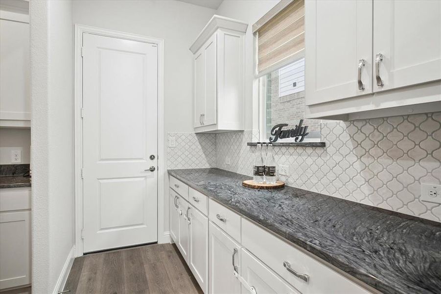 Furnished interior view inside a new home in , Northlake (Image 27).