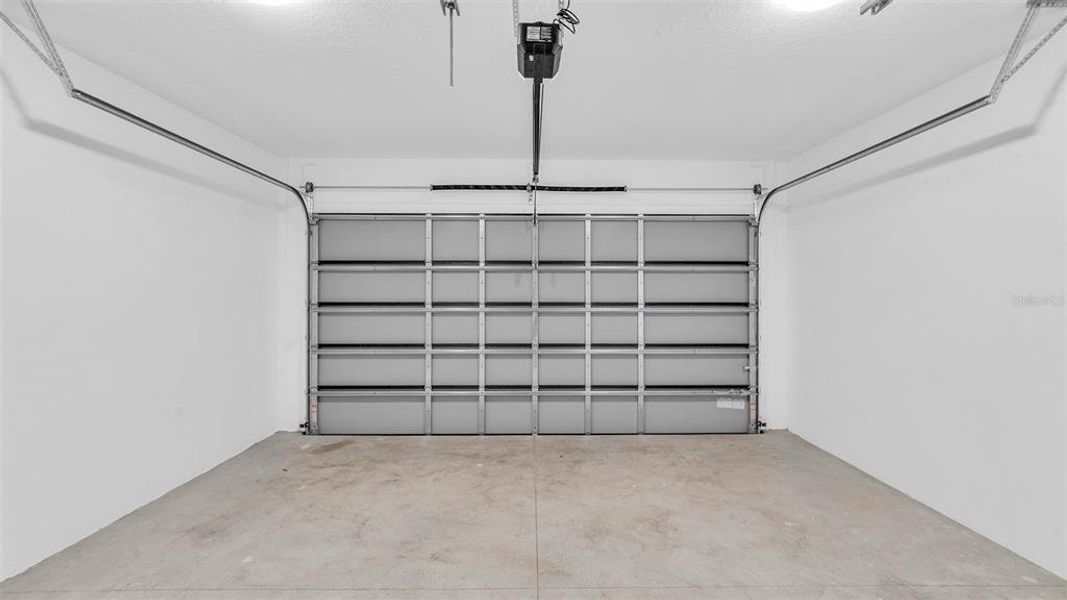 Spacious, unfurnished interior of a new home in , St. Petersburg (Image 36).