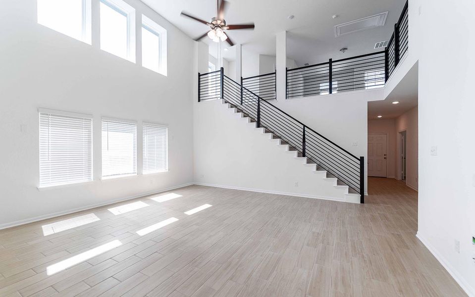 Spacious, unfurnished interior of a new home in Swenson Heights, Seguin (Image 17).