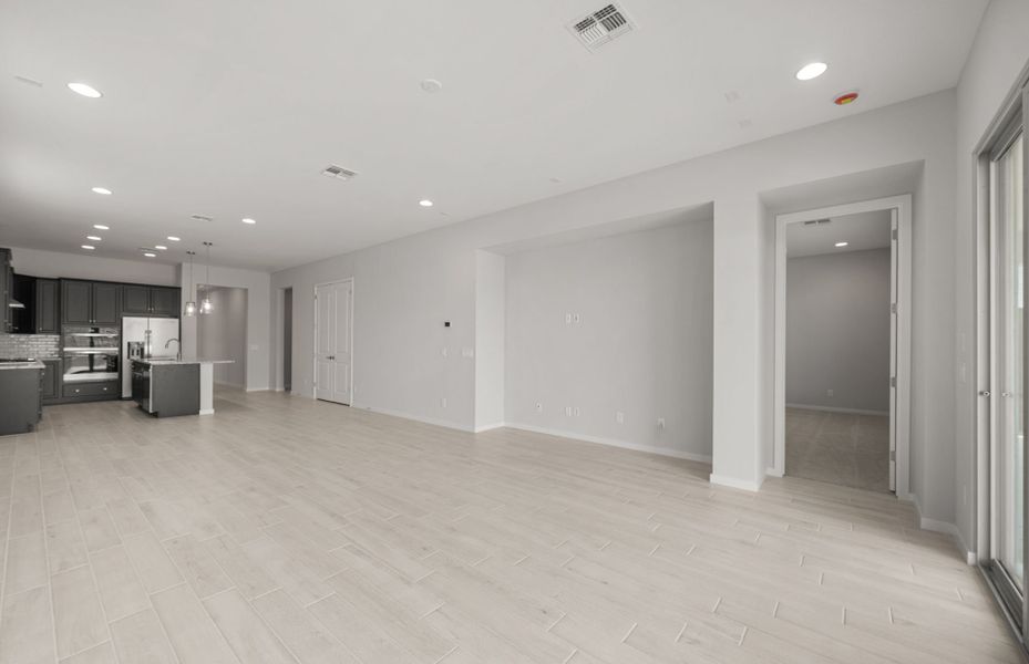 Spacious, unfurnished interior of a new home in Regent Hills - Meadow Series, Buckeye (Image 22). Spacious, unfurnished interior of a new home in Regent Hills - Meadow Series, Buckeye (Image 22).