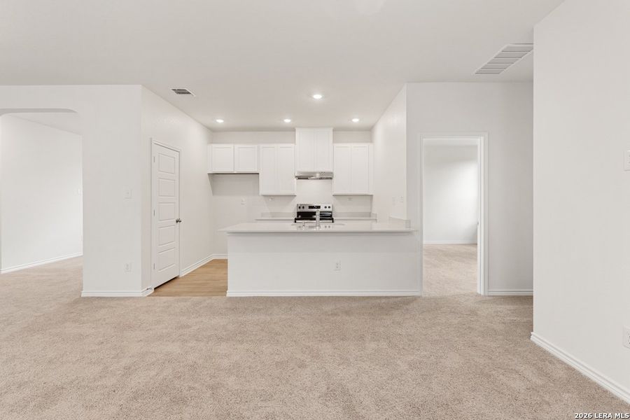 Spacious, unfurnished interior of a new home in Legend Heights, New Braunfels (Image 18).