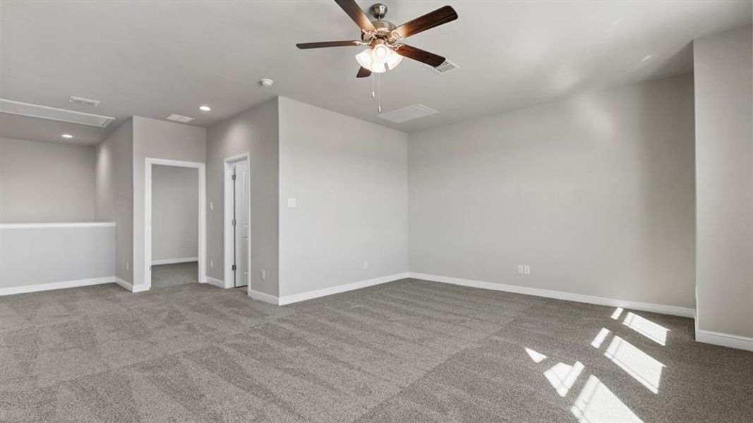 Spacious, unfurnished interior of a new home in Treeline, Justin (Image 30).