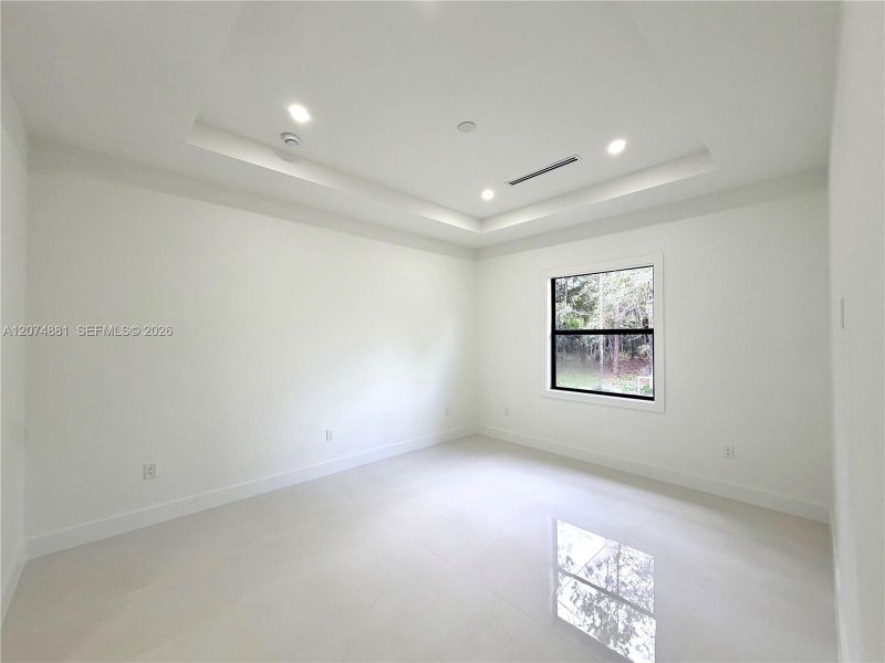 Spacious, unfurnished interior of a new home in , Naples (Image 24).