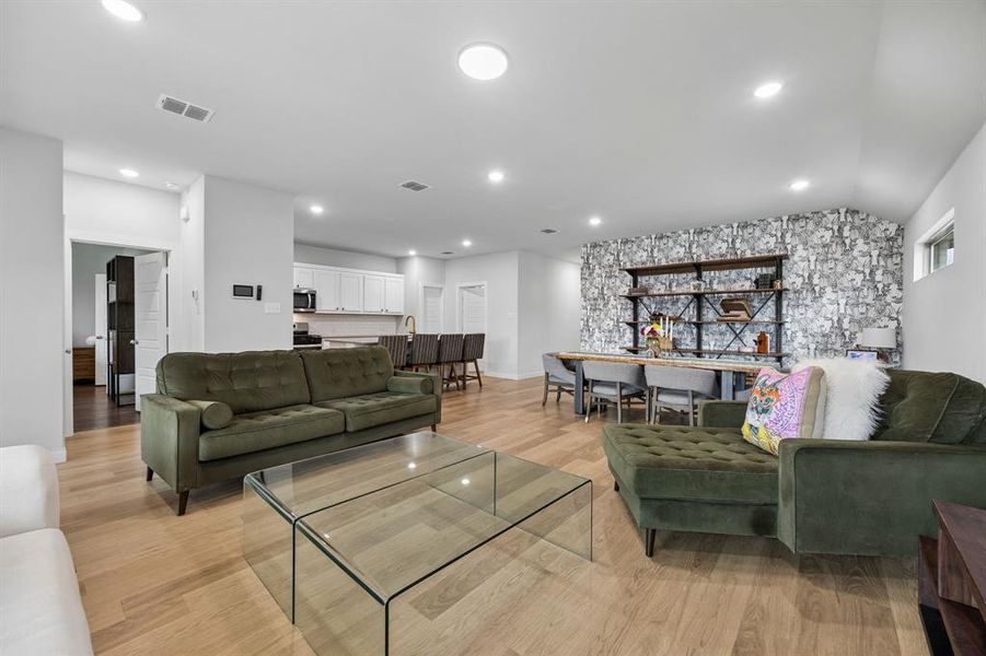 Furnished interior view inside a new home in Oakmont Park, Red Oak (Image 8). Furnished interior view inside a new home in Oakmont Park, Red Oak (Image 8).