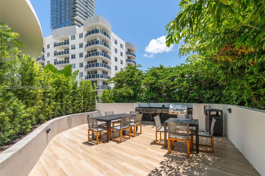 Condo located in Miami, FL showcasing its design and architecture (Image 4). Condo located in Miami, FL showcasing its design and architecture (Image 4).