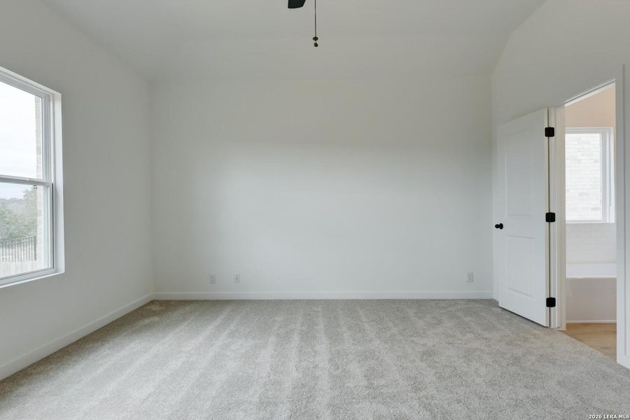 Spacious, unfurnished interior of a new home in Arcadia Ridge, San Antonio (Image 33).