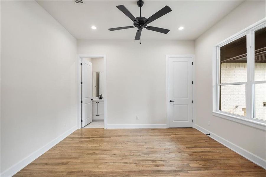 Spacious, unfurnished interior of a new home in , Mineola (Image 22).