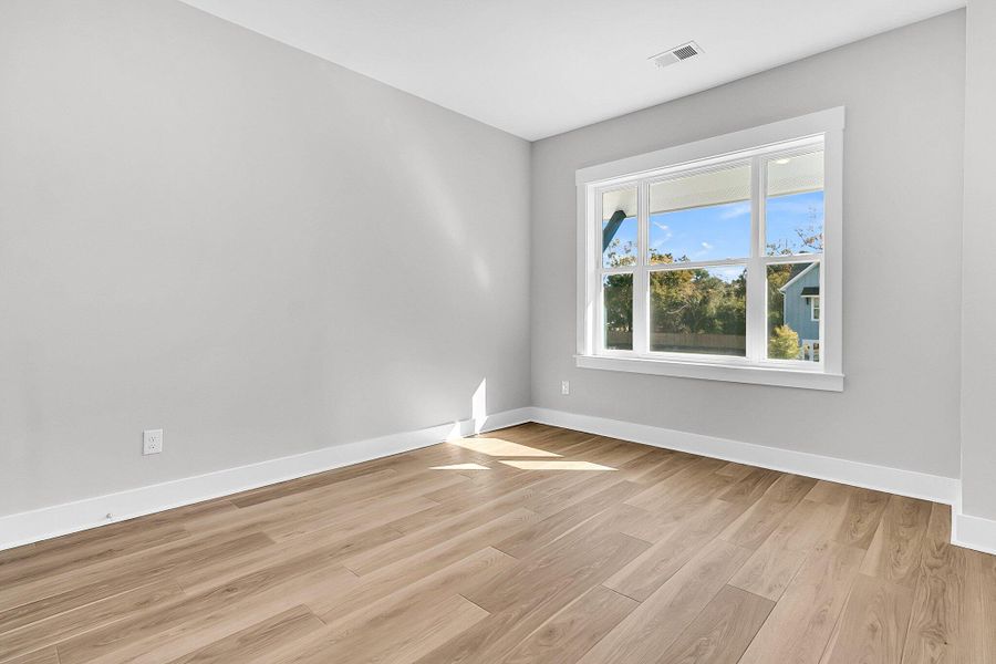 Spacious, unfurnished interior of a new home in Hidden Ponds Reserve, Awendaw (Image 16).