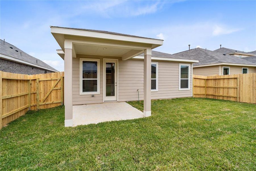 Come and see this spacious backyard with its covered patio! There is plenty of room for the kids to play and adults to relax! The possibilities are endless!