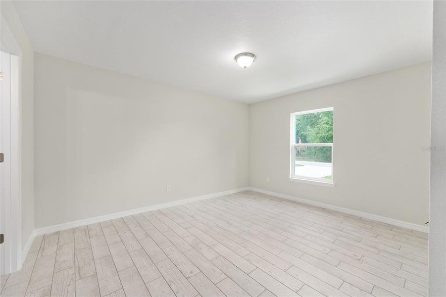 Spacious, unfurnished interior of a new home in , Ocala (Image 26).
