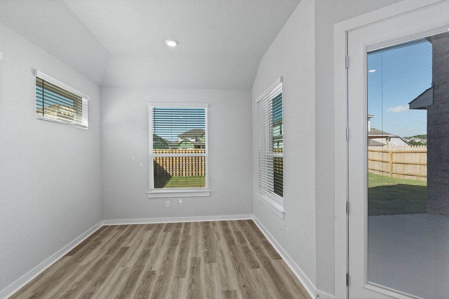 Spacious, unfurnished interior of a new home in Lariat, Liberty Hill (Image 39).