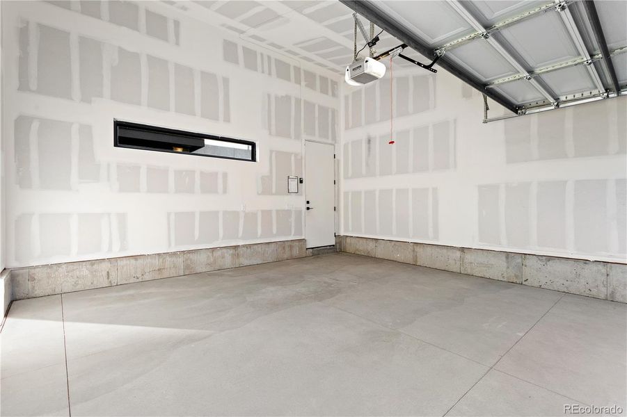 Spacious, unfurnished interior of a new home in , Denver (Image 26).