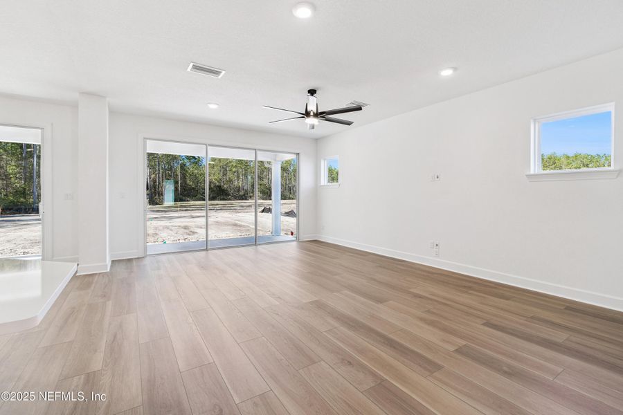 Spacious, unfurnished interior of a new home in Evergreen Island at Silverleaf - Classic, St. Augustine (Image 18).
