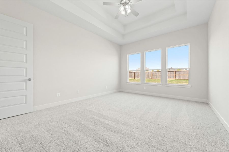 Representative image. Features, selections and colors may vary.