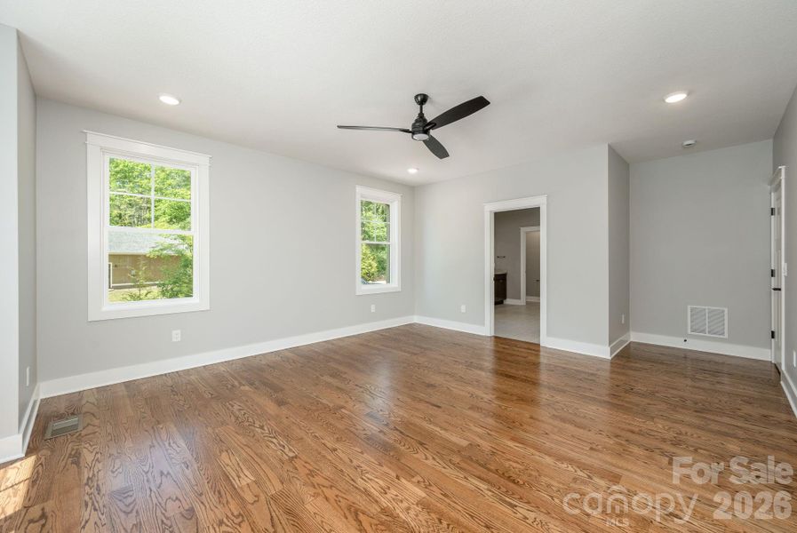Spacious, unfurnished interior of a new home in , Flat Rock (Image 31).