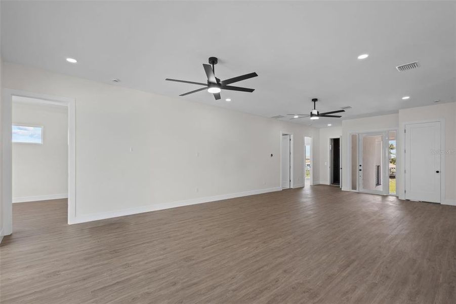 Spacious, unfurnished interior of a new home in , Hudson (Image 14).