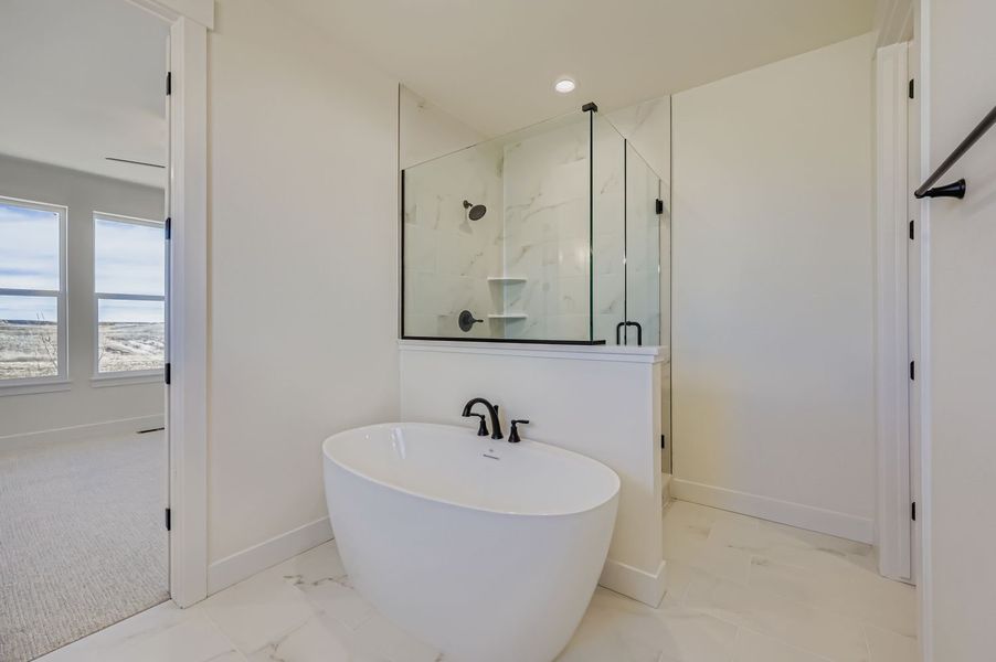 8451 Dines - Primary Bathroom