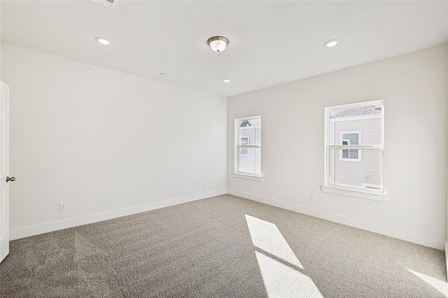 Spacious, unfurnished interior of a new home in Collin Creek, Plano (Image 14).