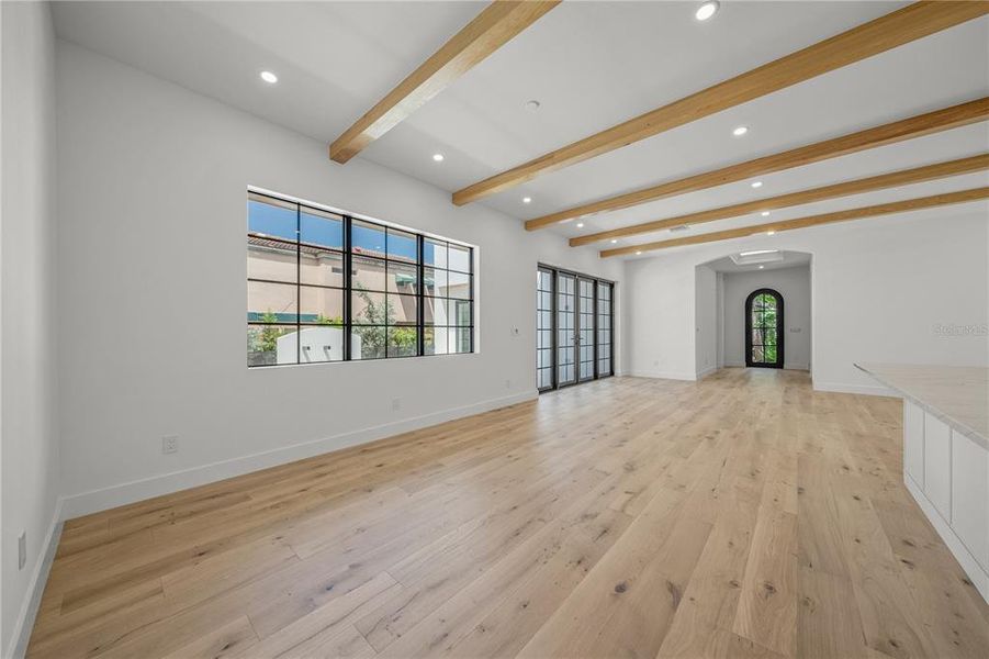 Spacious, unfurnished interior of a new home in , Sarasota (Image 33).