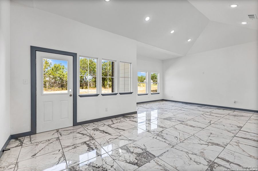 Spacious, unfurnished interior of a new home in , San Antonio (Image 22).