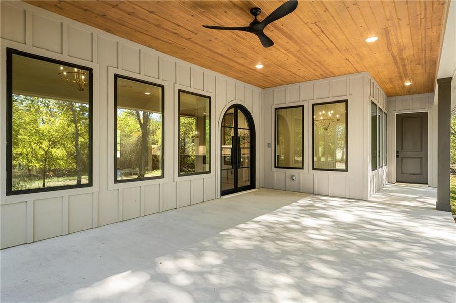 View of patio / terrace with ceiling fan