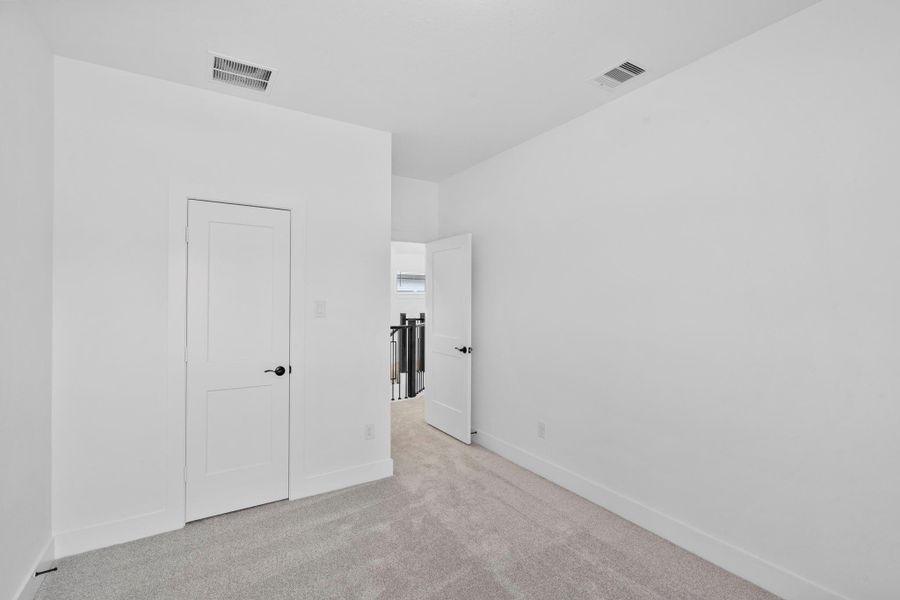 Spacious, unfurnished interior of a new home in Evergreen, Conroe (Image 14).