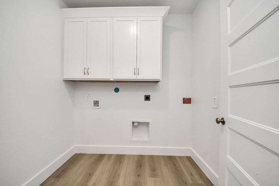 Representative model home photos shown for illustrative purposes only. Actual home, features, and finishes may vary. Home is currently under construction.