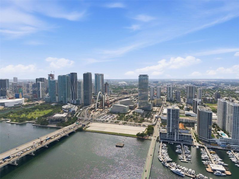 Condo located in Miami, FL showcasing its design and architecture (Image 28).