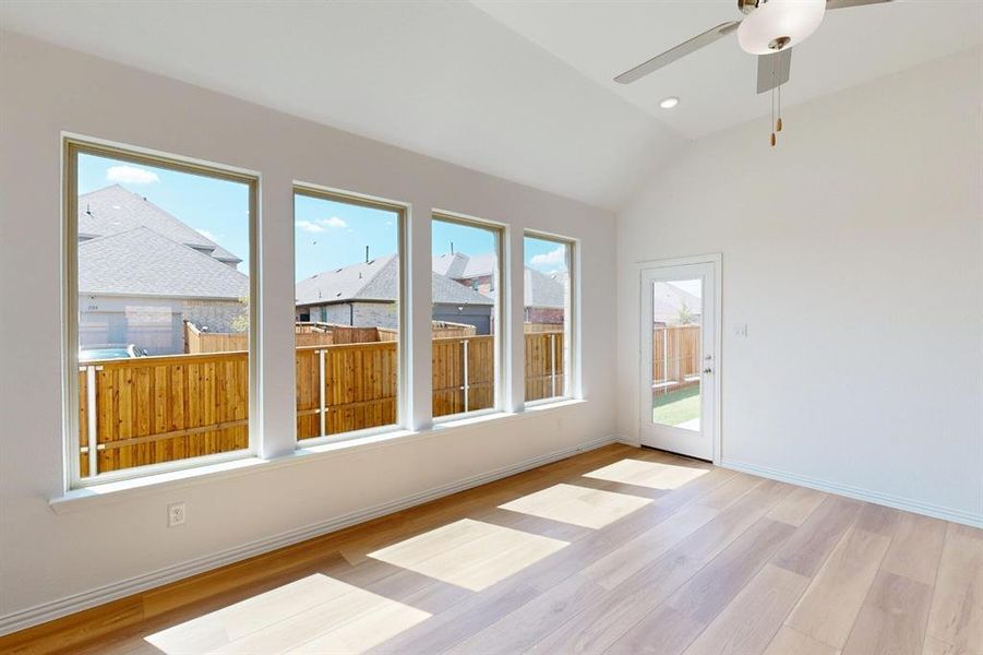 Spacious, unfurnished interior of a new home in Tarrytown, Crowley (Image 25).
