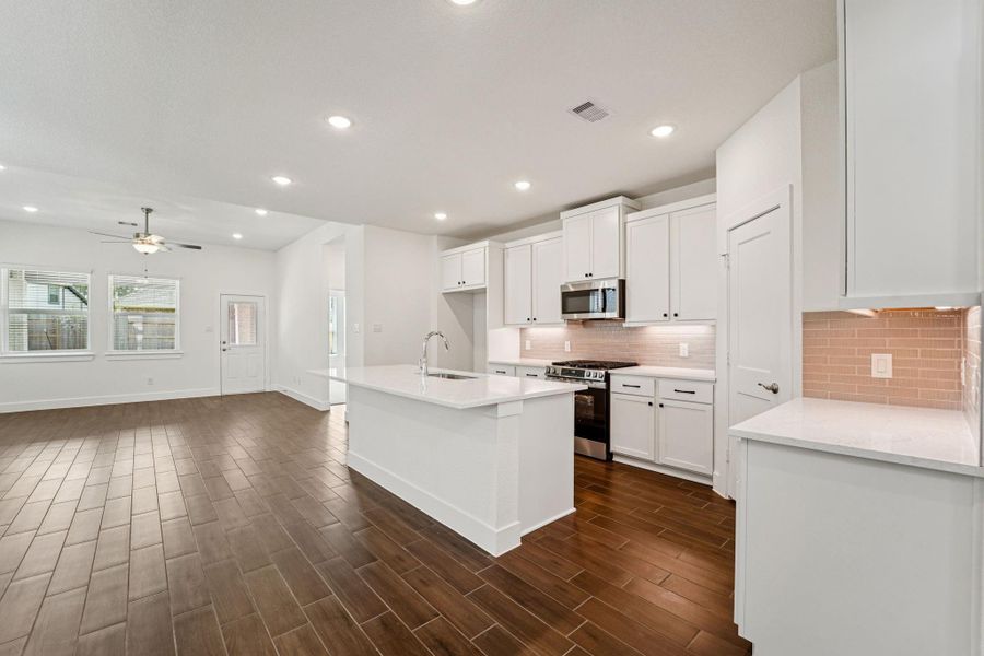Furnished interior view inside a new home in The Woodlands Hills, Willis (Image 11). Furnished interior view inside a new home in The Woodlands Hills, Willis (Image 11).