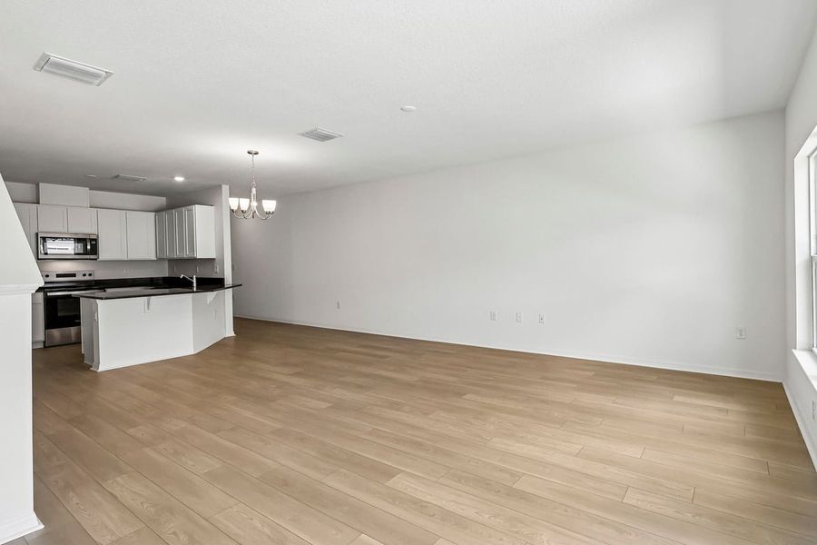 Spacious, unfurnished interior of a new home in Reserve at Forest Lake Townhomes, Lake Wales (Image 13).