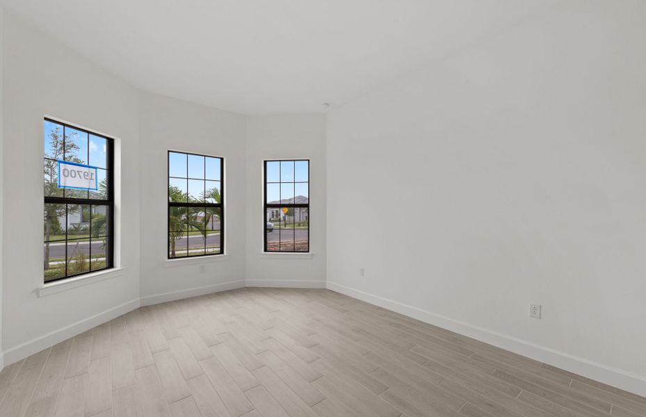 Spacious, unfurnished interior of a new home in Del Webb Catalina, Lakewood Ranch (Image 25).