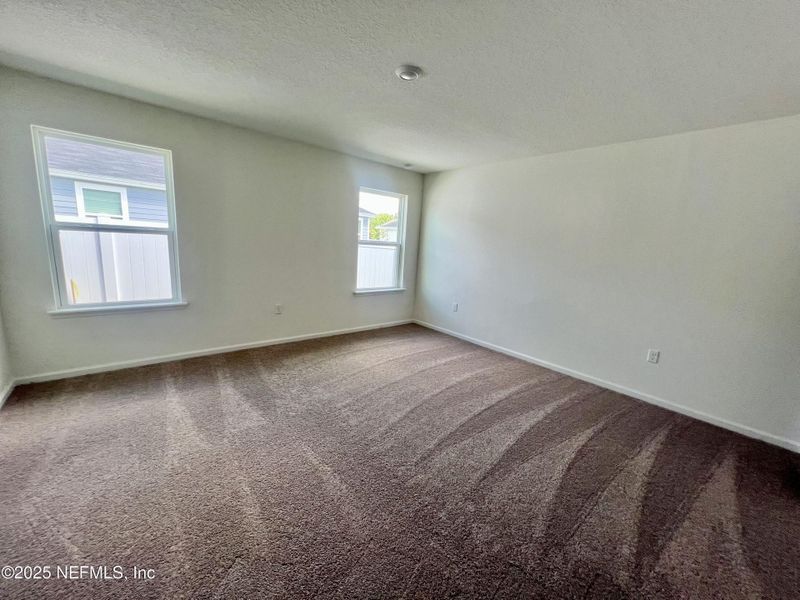 Spacious, unfurnished interior of a new home in , Jacksonville (Image 8).