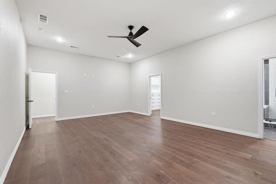Spacious, unfurnished interior of a new home in , Dallas (Image 16).