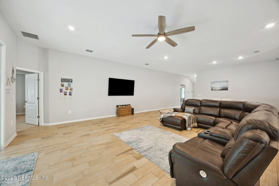 Image 34 of a home in Pecan Ridge.