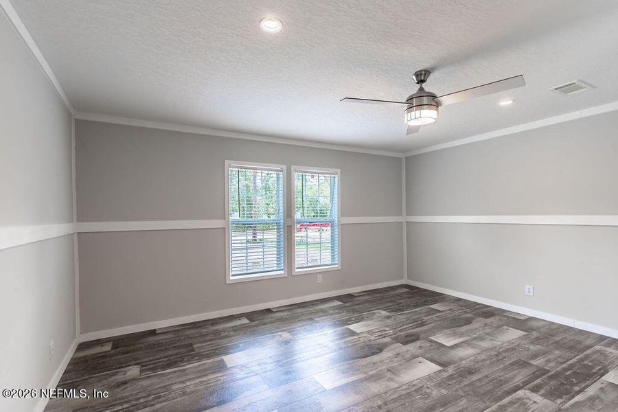 Spacious, unfurnished interior of a new home in , Florahome (Image 20).